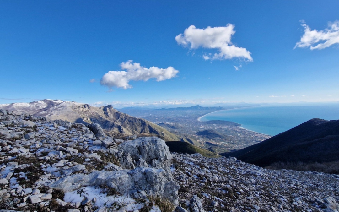 Il Monte Ruazzo, una vedetta sul mare